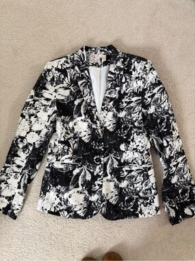 Chelsea & Violet Black and White Floral Blazer